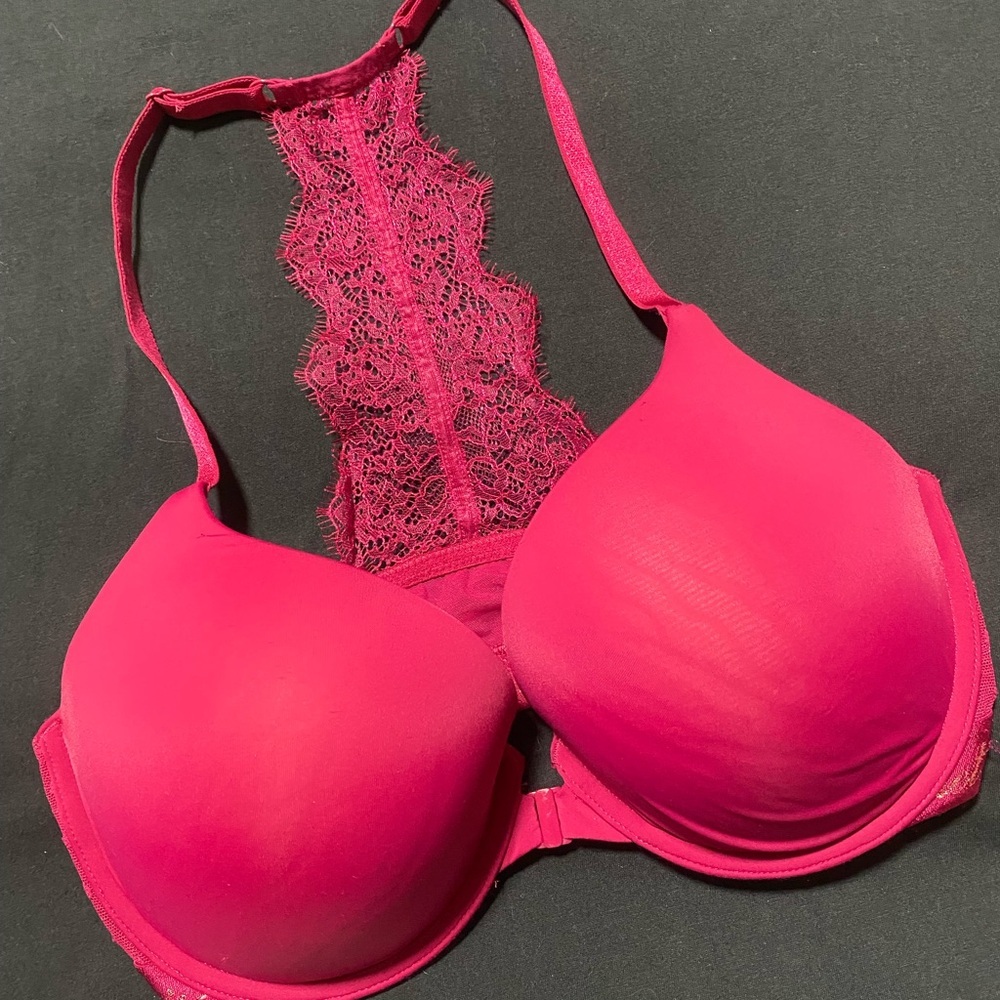 Victoria Secret’s NWOT Magenta Lace-Back T-Shirt Bra size 34DD